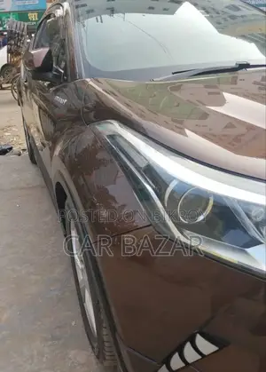 টয়োটা সি-এইচআর জি এলইডি প্যাকেজ ২০১৭