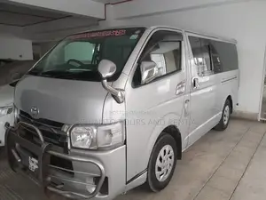 হাইএস ভাড়া