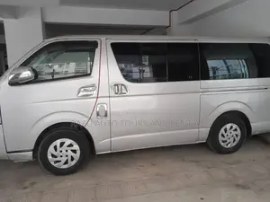 হাইএস ভাড়া