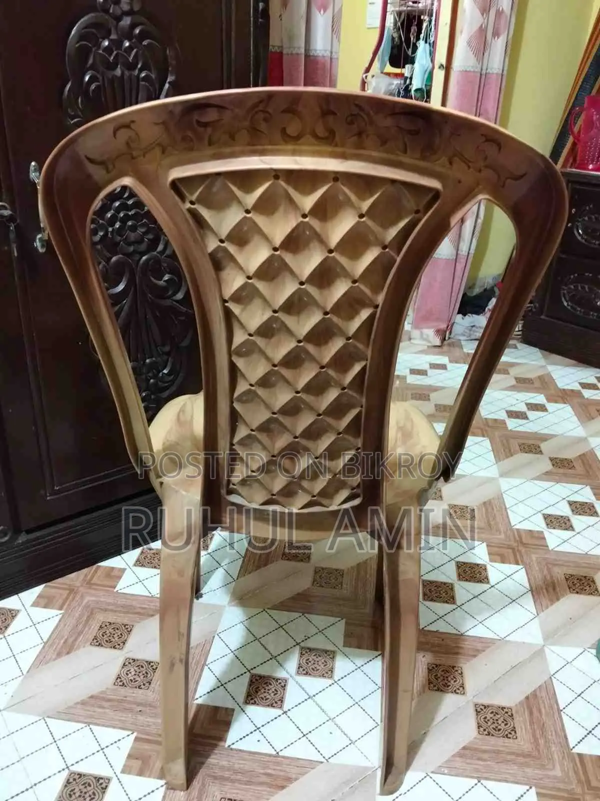 প্লাস্টিকের চেয়ার