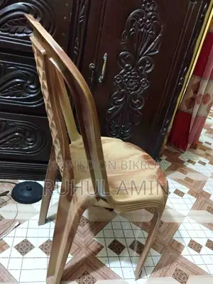 প্লাস্টিকের চেয়ার