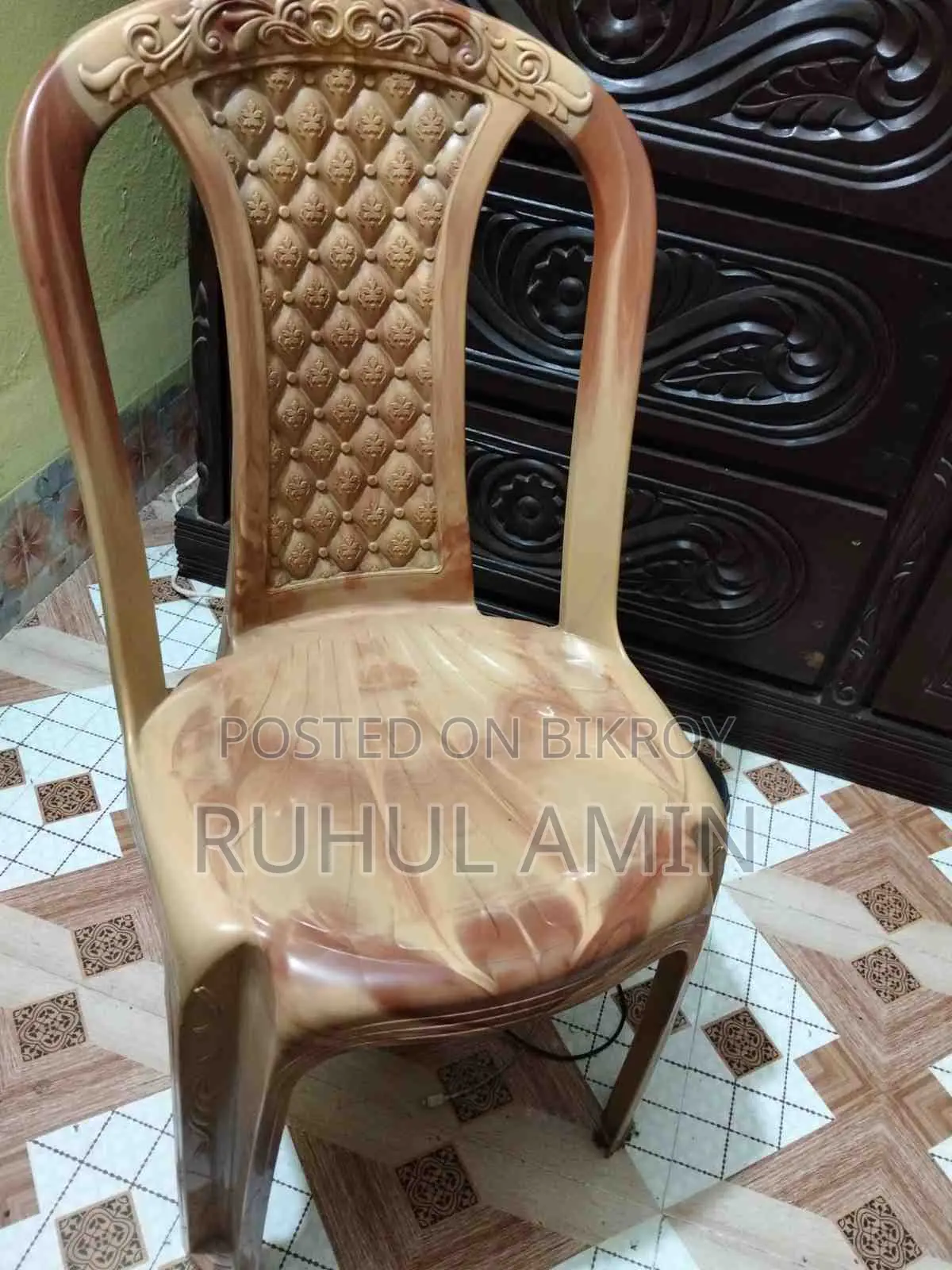 প্লাস্টিকের চেয়ার