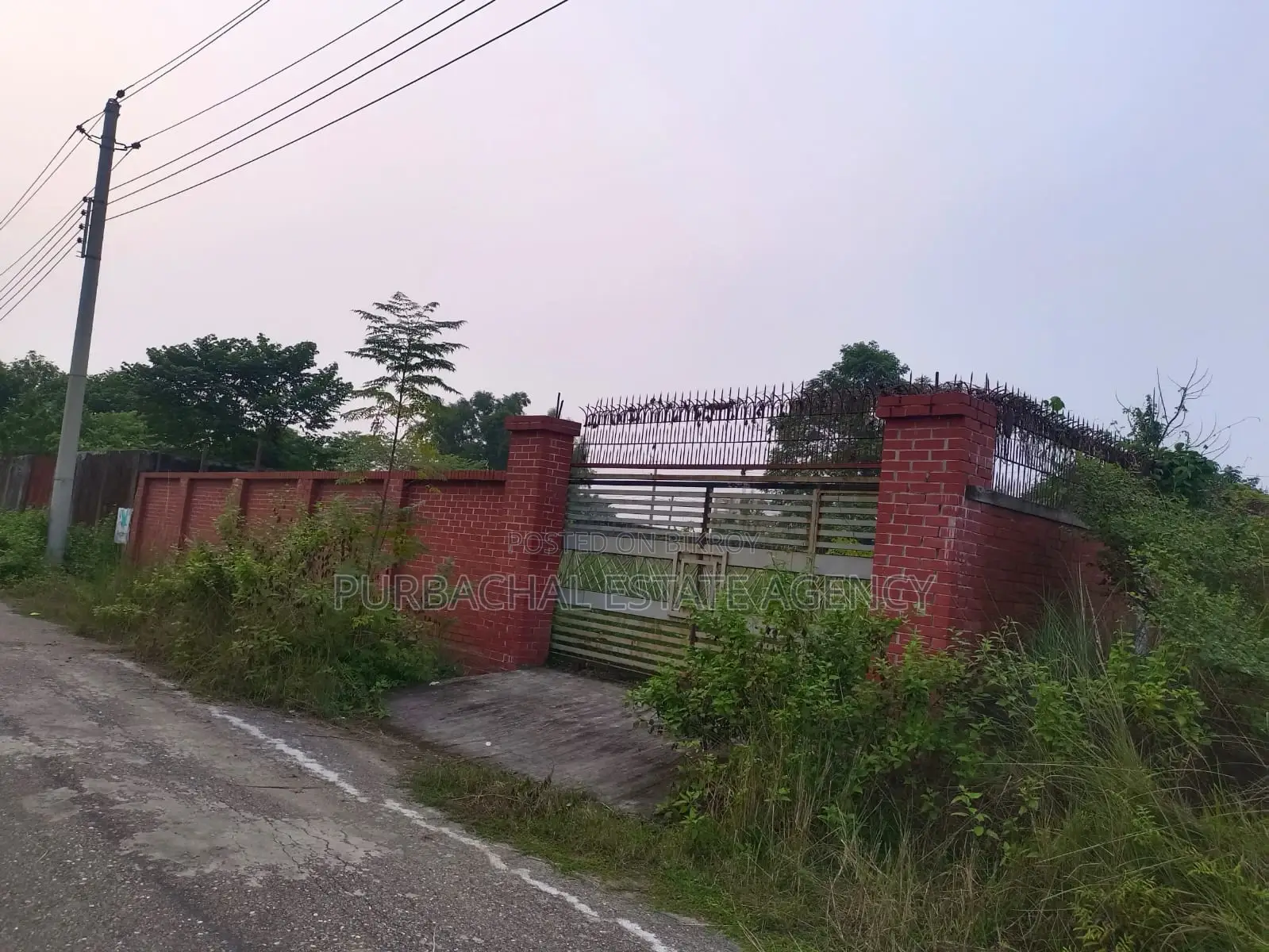 প্লে-লটের কাছে, পূর্বমুখী, সেক্টর ১৫-এ ৫ কাঠা জমি