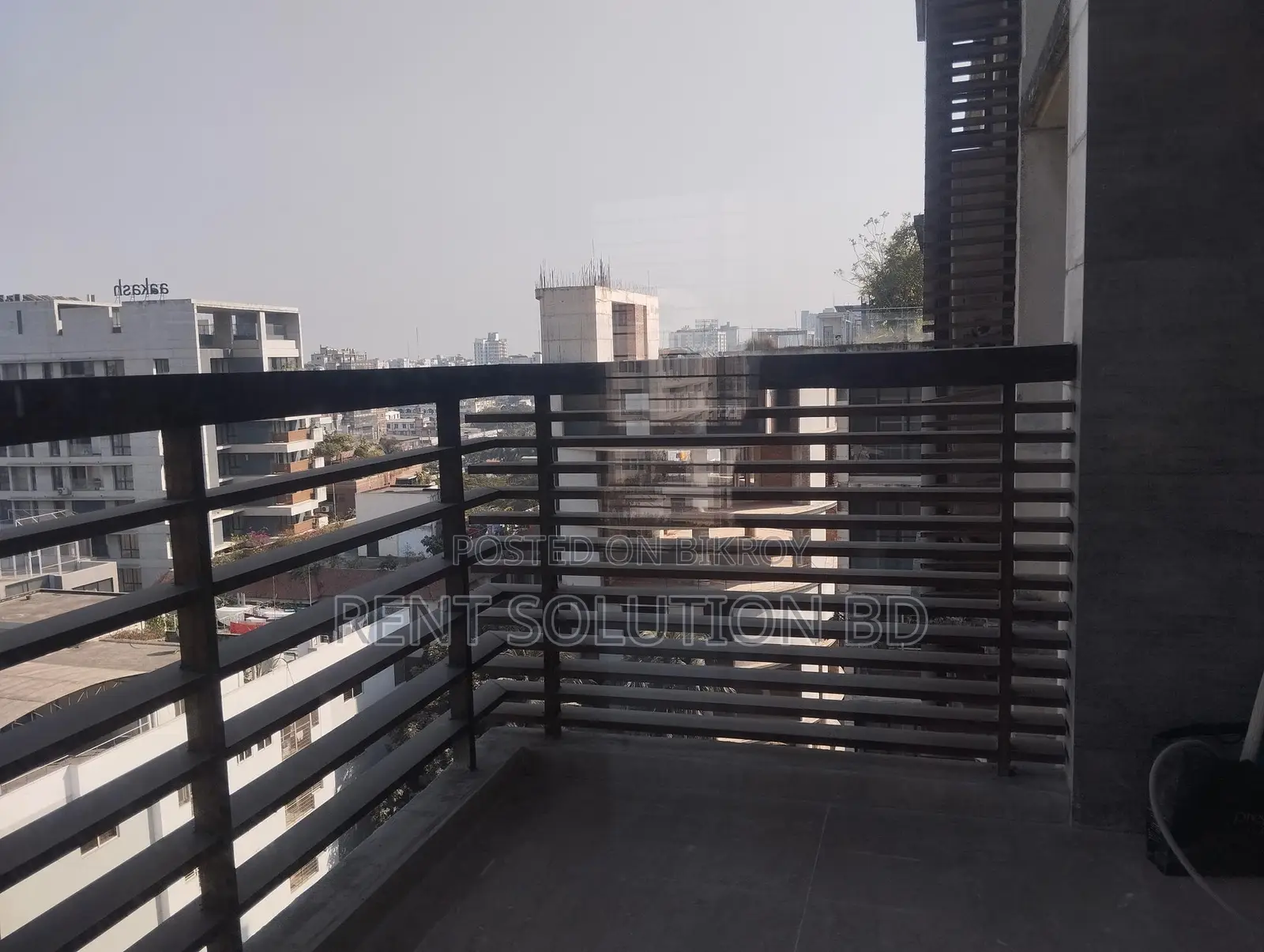 বারিধারায় ভাড়ার জন্য সেমি-ফার্নিশড অ্যাপার্টমেন্ট (জিম ও পুল সুবিধাসহ)