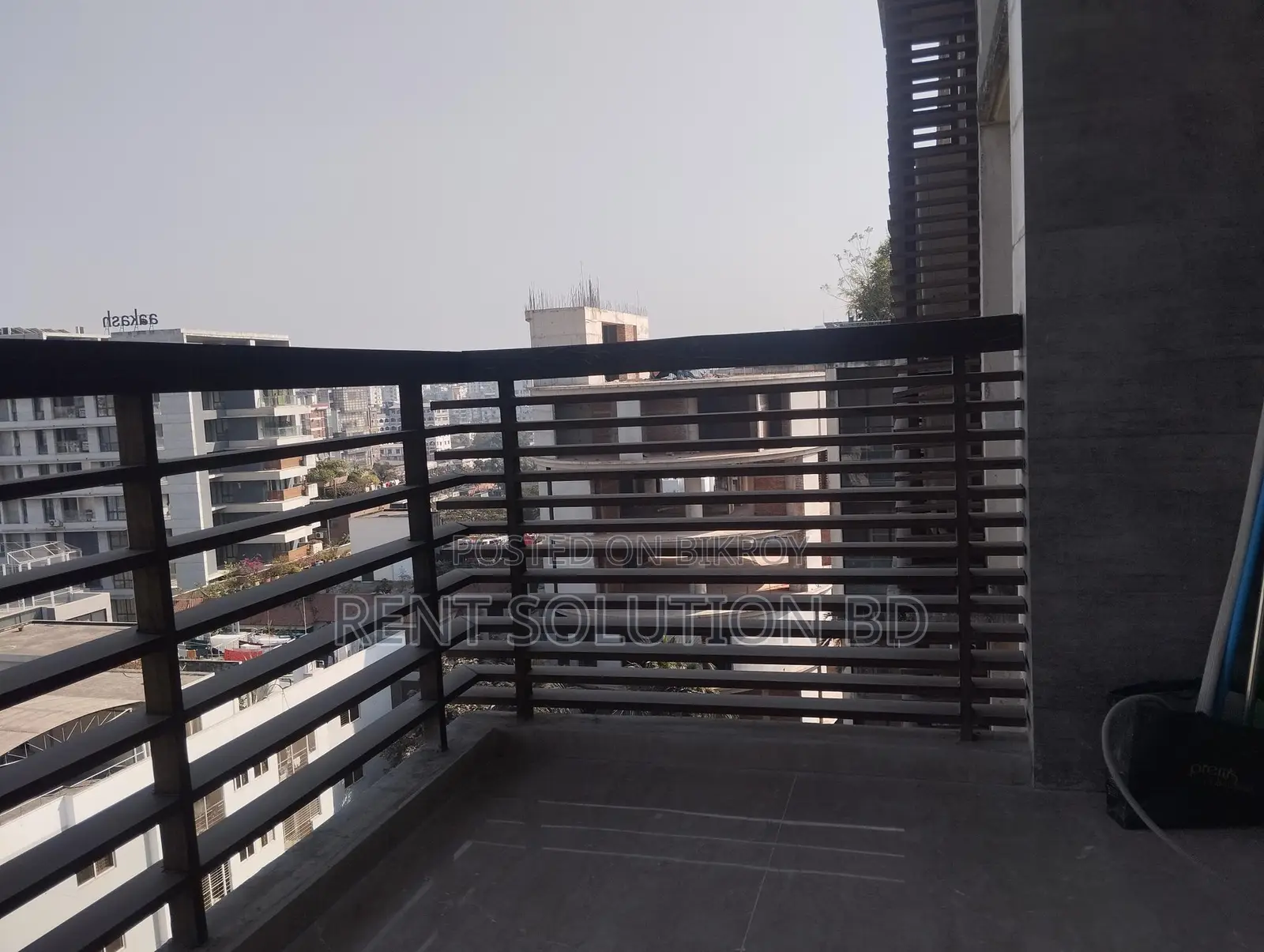 বারিধারায় ভাড়ার জন্য সেমি-ফার্নিশড অ্যাপার্টমেন্ট (জিম ও পুল সুবিধাসহ)