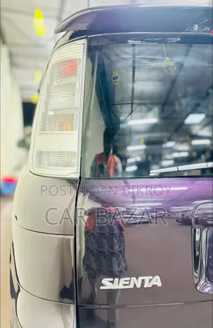 Toyota Sienta 1.5 FWD 2012 Purple