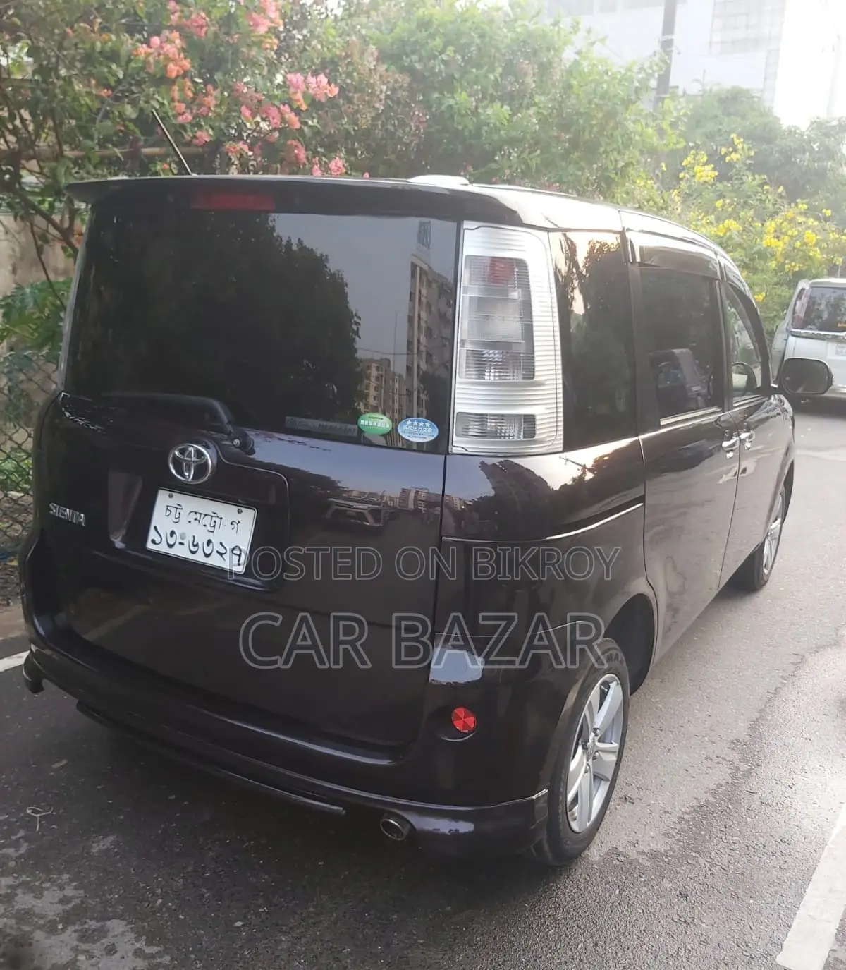Toyota Sienta 1.5 FWD 2012 Purple