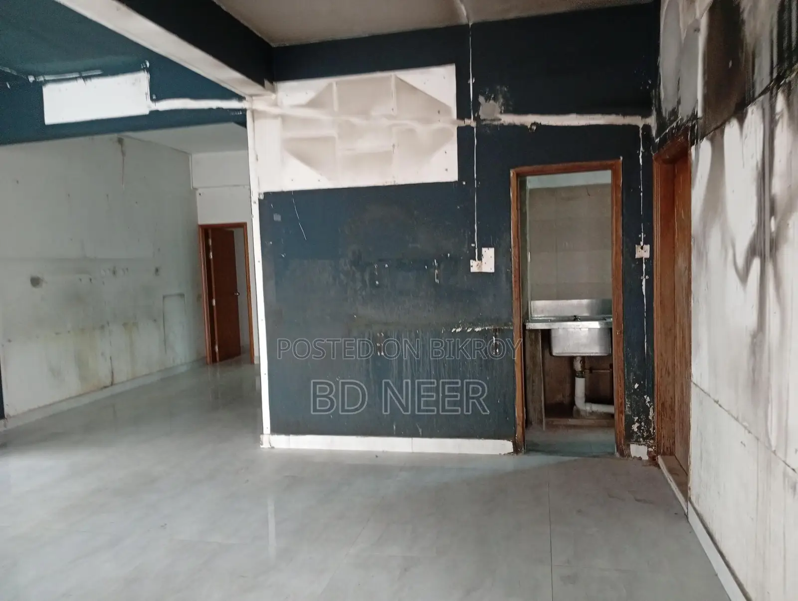 গুলশান-১ এ ১০০% বাণিজ্যিক ২৫০০ বর্গফুটের ওপেন স্পেস ভাড়ার জন্য