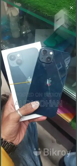 Apple iPhone 13 (Used)