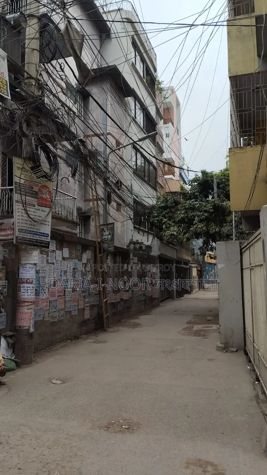ইন্দিরা রোডে ৫ কাঠা জমিতে চার তলা পুরাতন বাড়ি বিক্রি