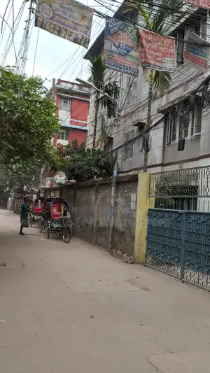 ইন্দিরা রোডে ৫ কাঠা জমিতে চার তলা পুরাতন বাড়ি বিক্রি