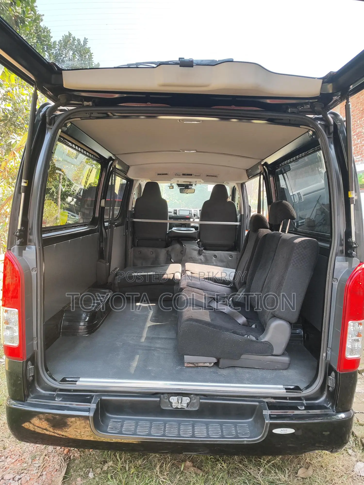 Toyota Hiace GL LED DUAL AC BLACK 2020