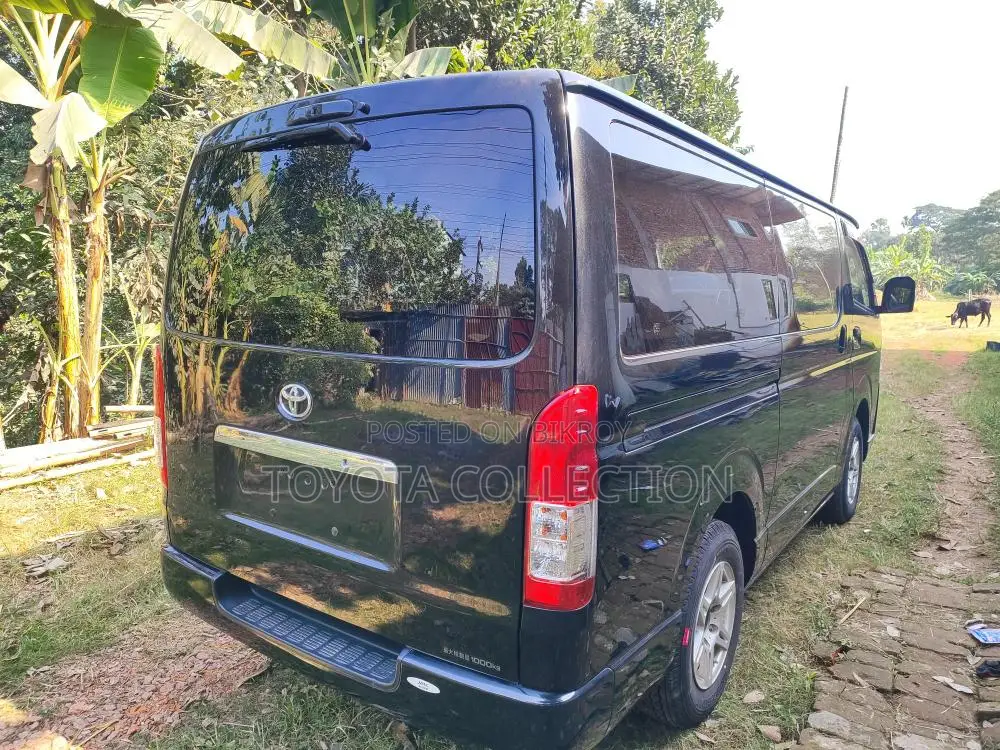 Toyota Hiace GL LED DUAL AC BLACK 2020