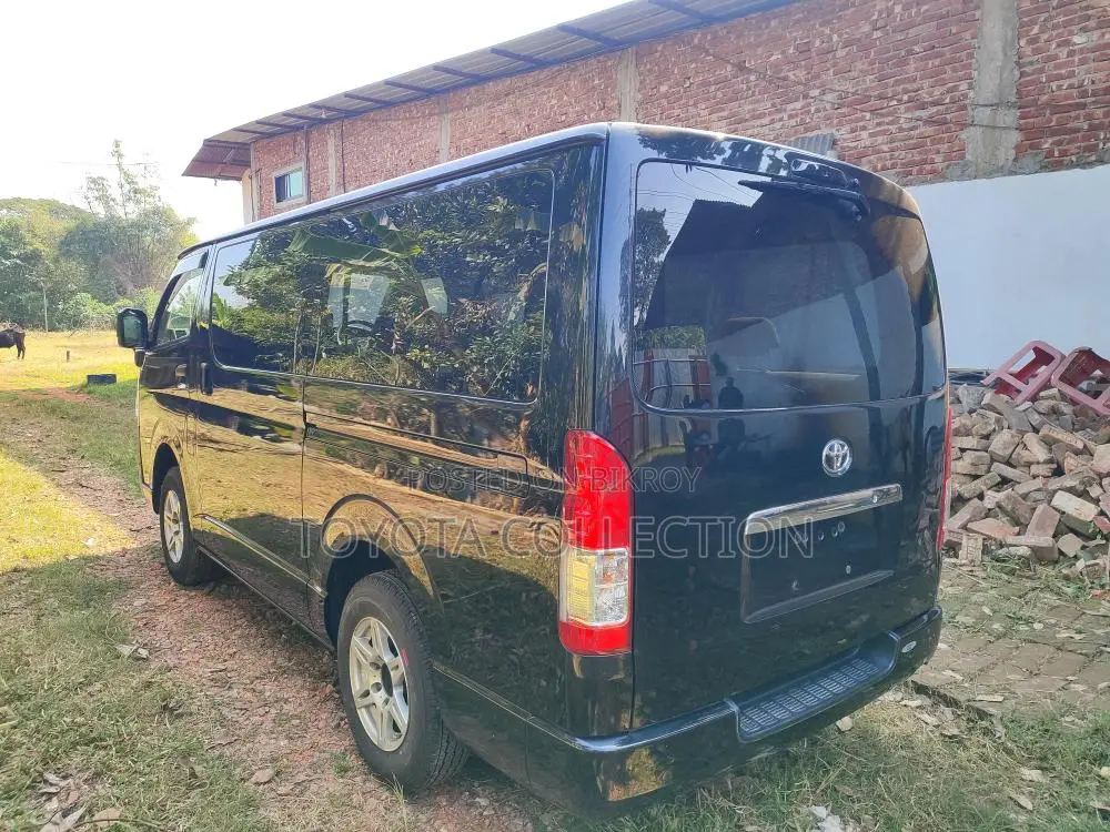 Toyota Hiace GL LED DUAL AC BLACK 2020