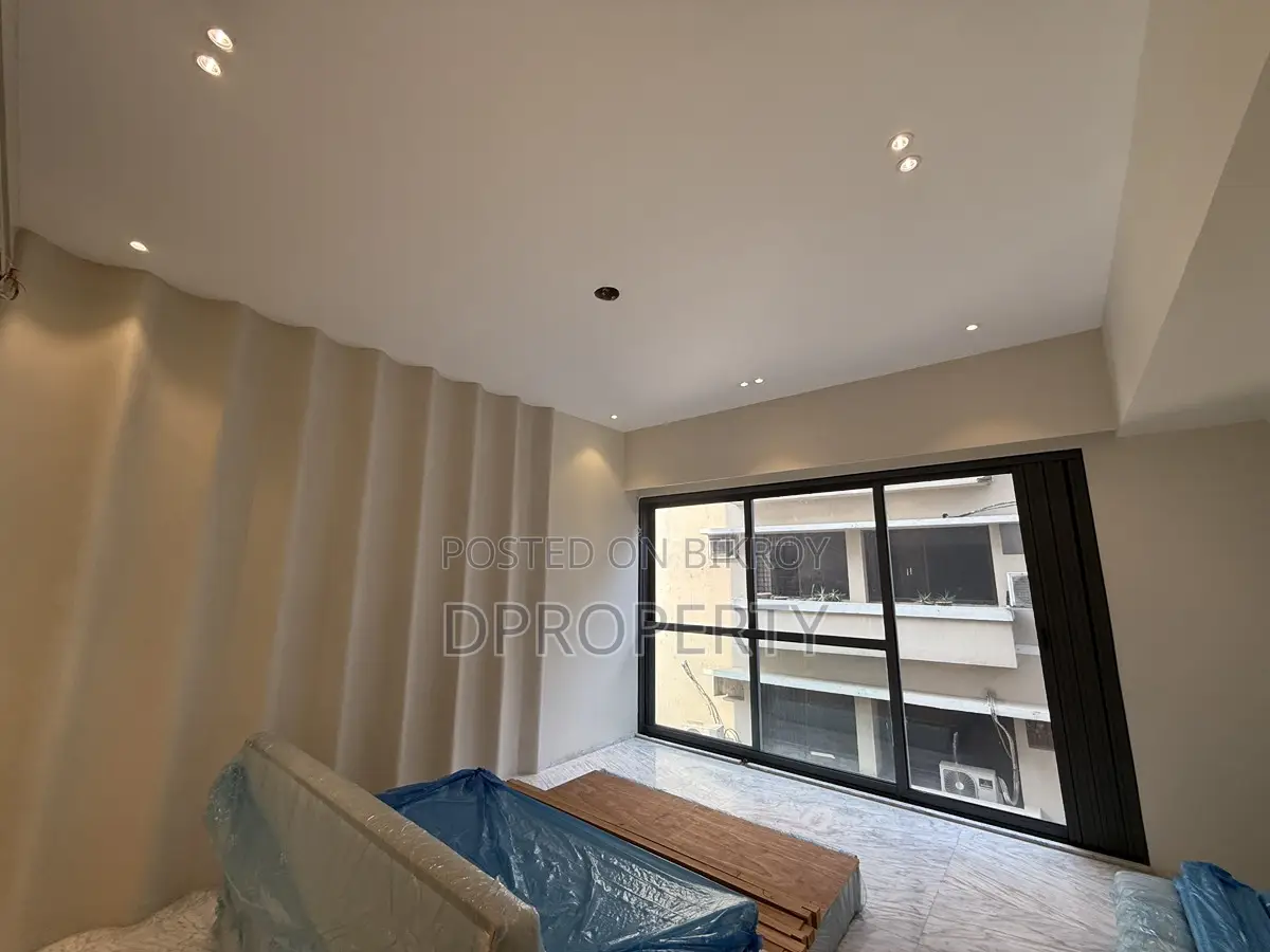 5200 Sft Luxurious Semi-Furnished South-East Facing Flat for Rent (4th Floor)