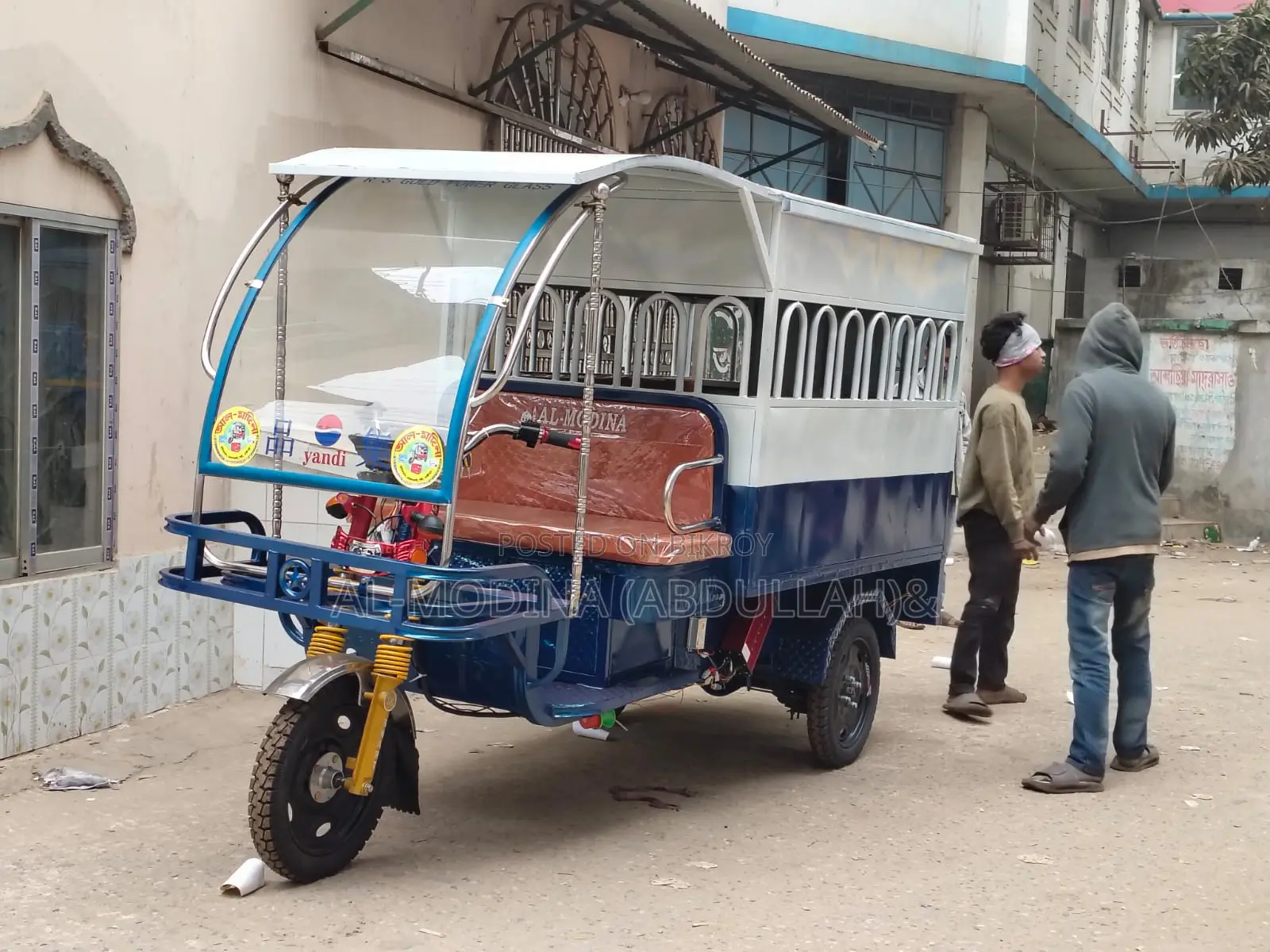 Model: 1302 School Van - Datai Motor - (Half-roof Glass)