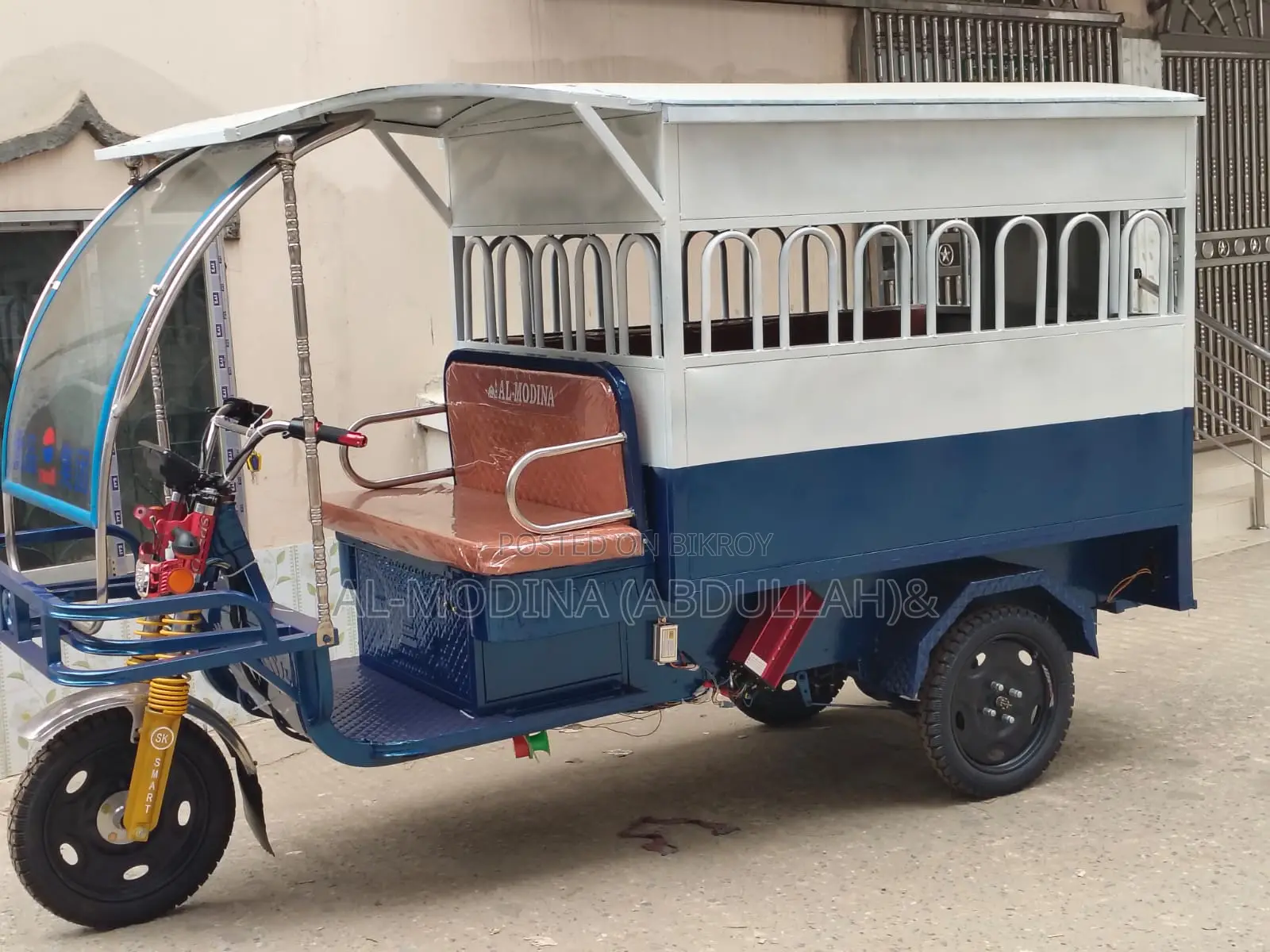 Model: 1302 School Van - Datai Motor - (Half-roof Glass)