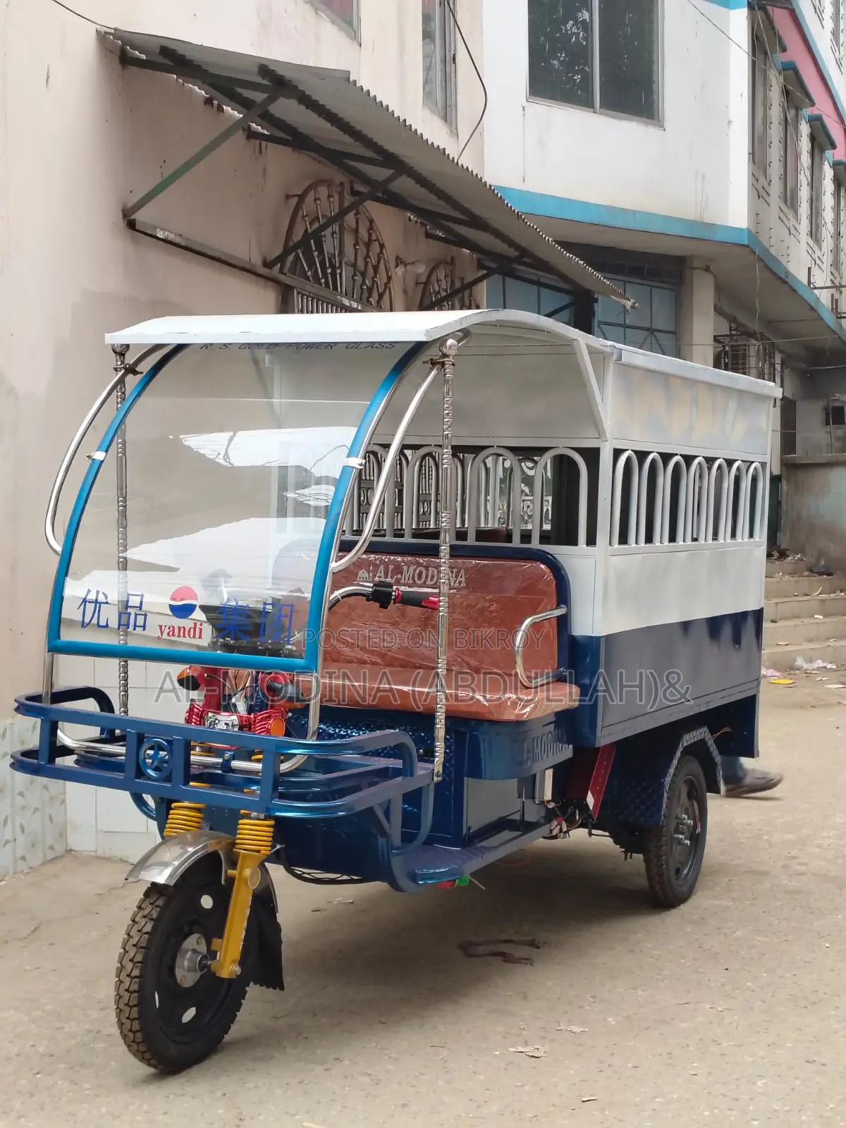 Model: 1302 School Van - Datai Motor - (Half-roof Glass)