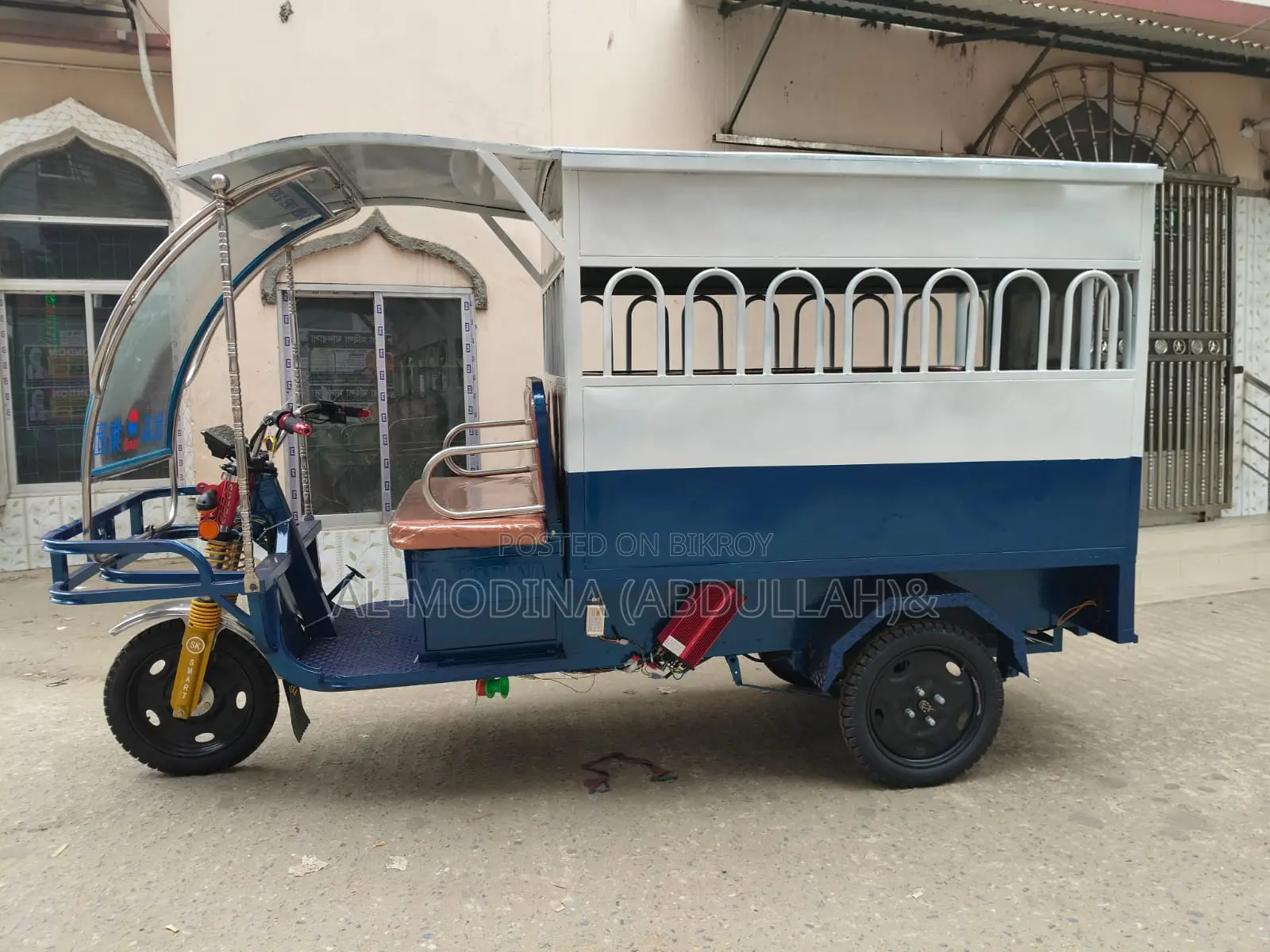 Model: 1302 School Van - Datai Motor - (Half-roof Glass)