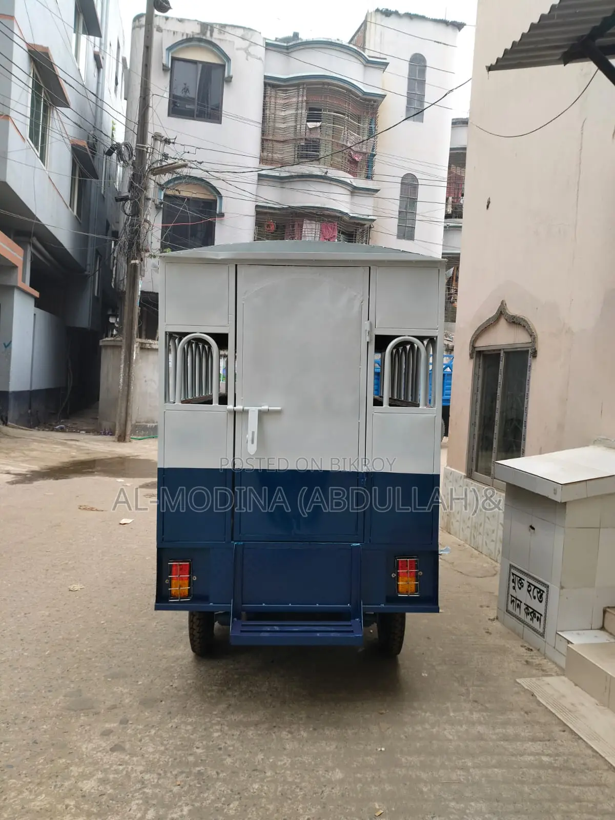 Model: 1302 School Van - Datai Motor - (Half-roof Glass)