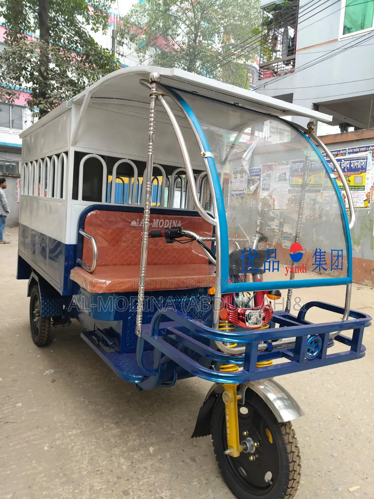 Model: 1302 School Van - Datai Motor - (Half-roof Glass)