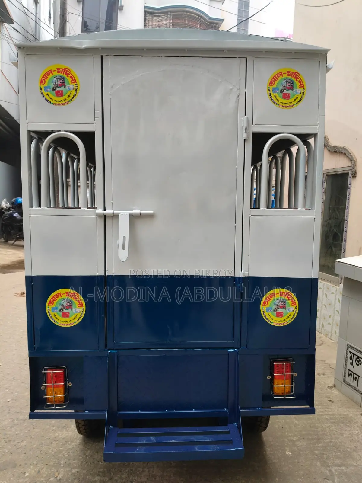 Model: 1302 School Van - Datai Motor - (Half-roof Glass)
