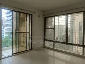 গুলশানে ভাড়ার জন্য ২ কার পার্কিং সহ ৪ বেডরুমের আন-ফার্নিশড ফ্ল্যাট