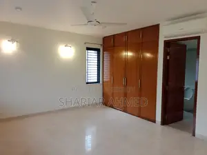 গুলশান ২-এ ভাড়ার জন্য দক্ষিণমুখী সেমি-ফার্নিশড ৩৬০০ বর্গফুটের অ্যাপার্টমেন্ট