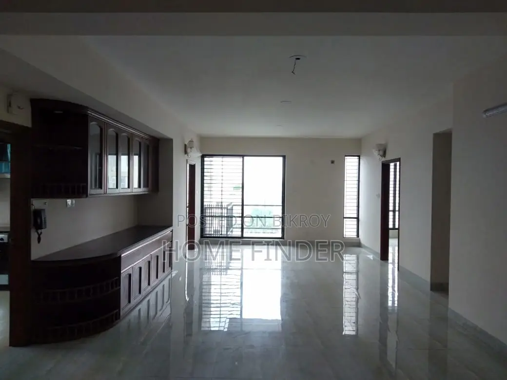 ভাড়ার জন্য ২৯৫০ বর্গফুটের এক্সক্লুসিভ অ্যাপার্টমেন্ট