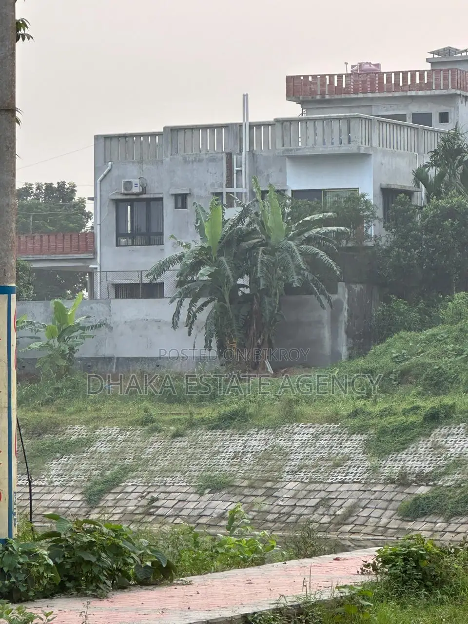 গুলশান বনানী লেক পাড় একটি জমি বিক্রয় হবে