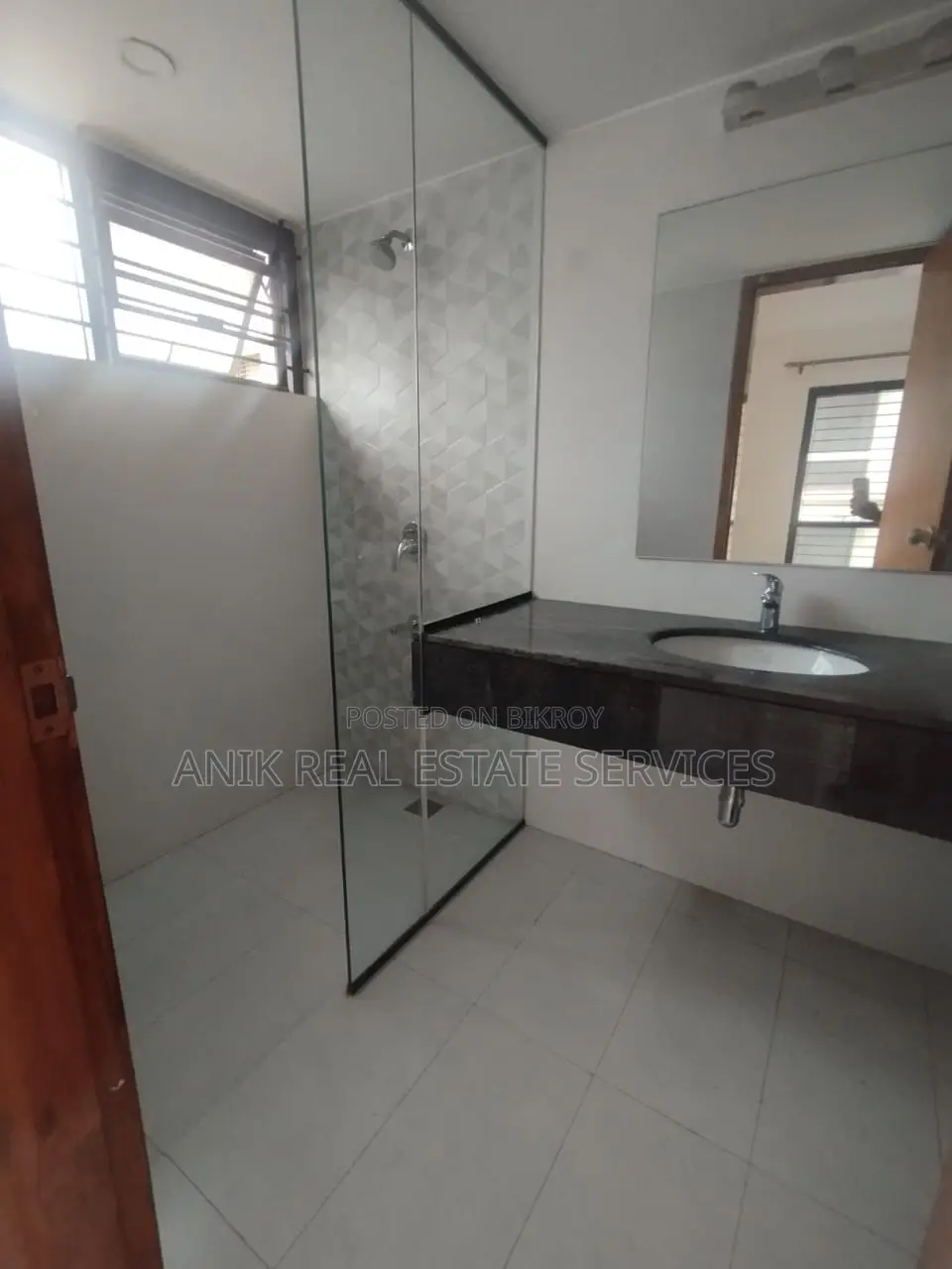 গুলশানে ভালো মানের ৩ বেডরুমের আনফার্নিশড ফ্ল্যাট ভাড়া