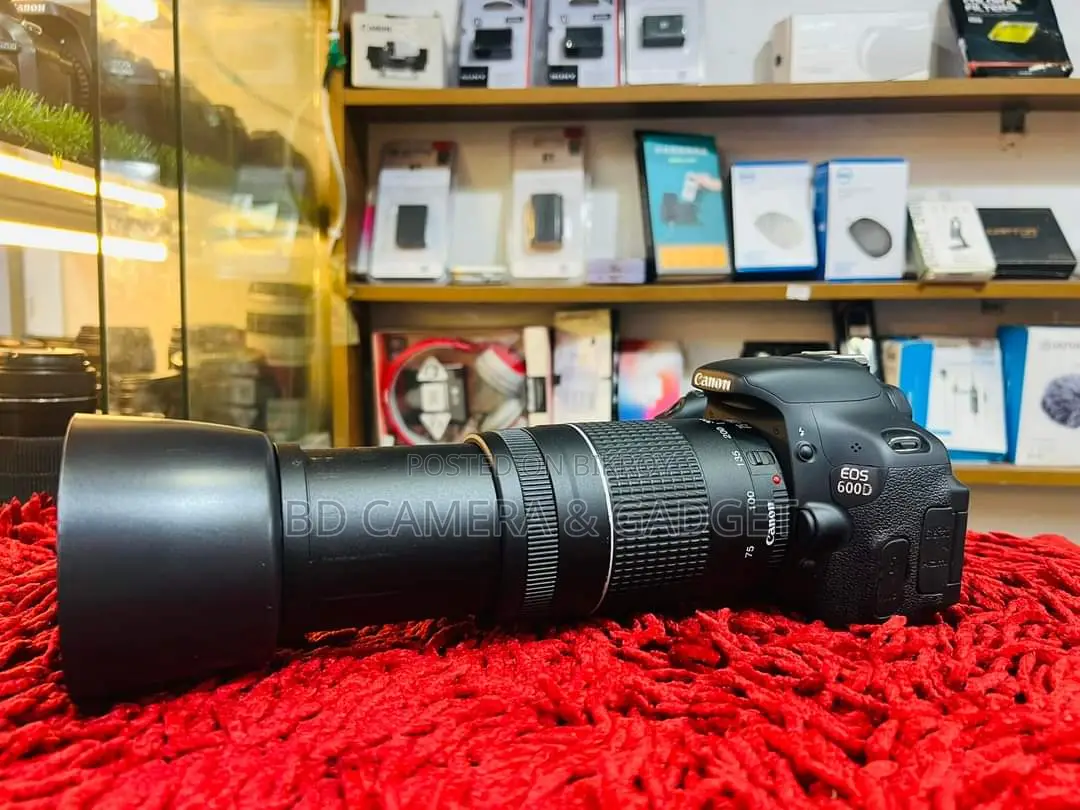 Canon 600D 75-300 zoom lens..