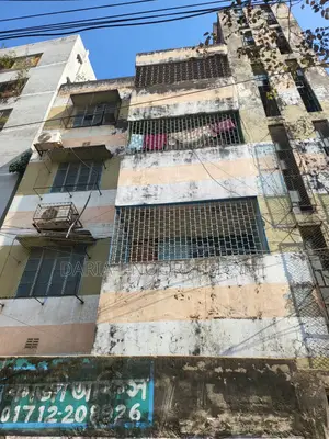Old 4-story house for sale on 20 Katha land at Dhanmondi Road 7