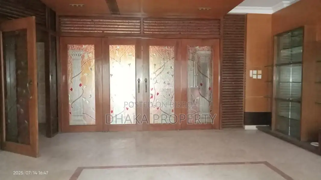 গুলশানে ৩৭০০-বর্গফুট ৪-বেডরুমের ২-কার পার্কিং সুবিধাসহ চমৎকার ফ্ল্যাট ভাড়া