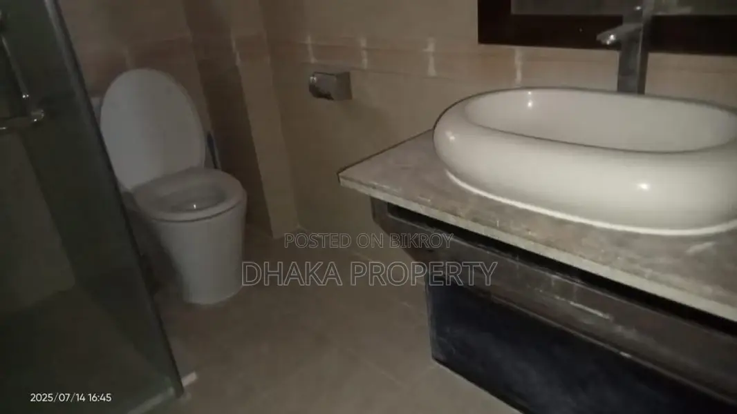 গুলশানে ৩৭০০-বর্গফুট ৪-বেডরুমের ২-কার পার্কিং সুবিধাসহ চমৎকার ফ্ল্যাট ভাড়া