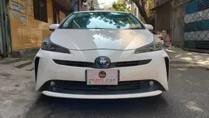 টয়োটা প্রিয়াস ২০২০