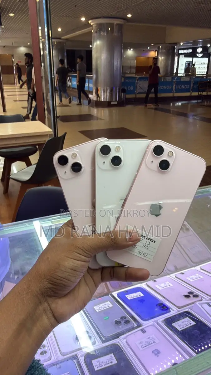 Apple iPhone 13 . (Used)