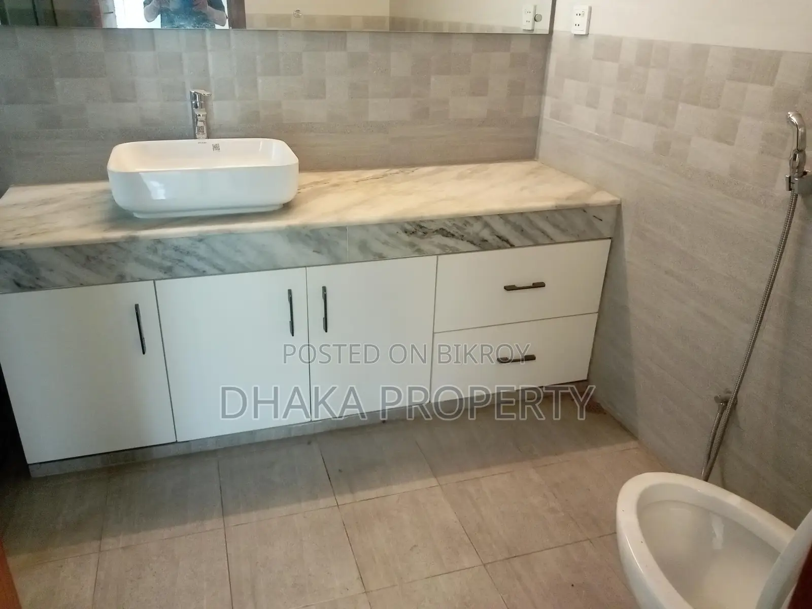 Semi-Furnished Luxurious Apartment Rent in Banani