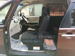 টয়োটা পোর্টে ধূসর ২০১৫