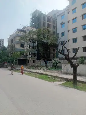 Four houses on a 7-story plan on 3 kathas with Duplex facilities in Bashundhara Block G
