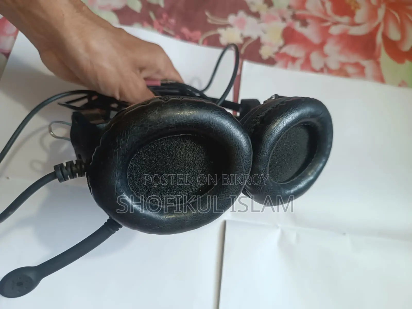 Headphone হেডফোনটি জরুরি বিক্রি করা হবে মাত্র ৫ দিনের ব্যবহৃত”