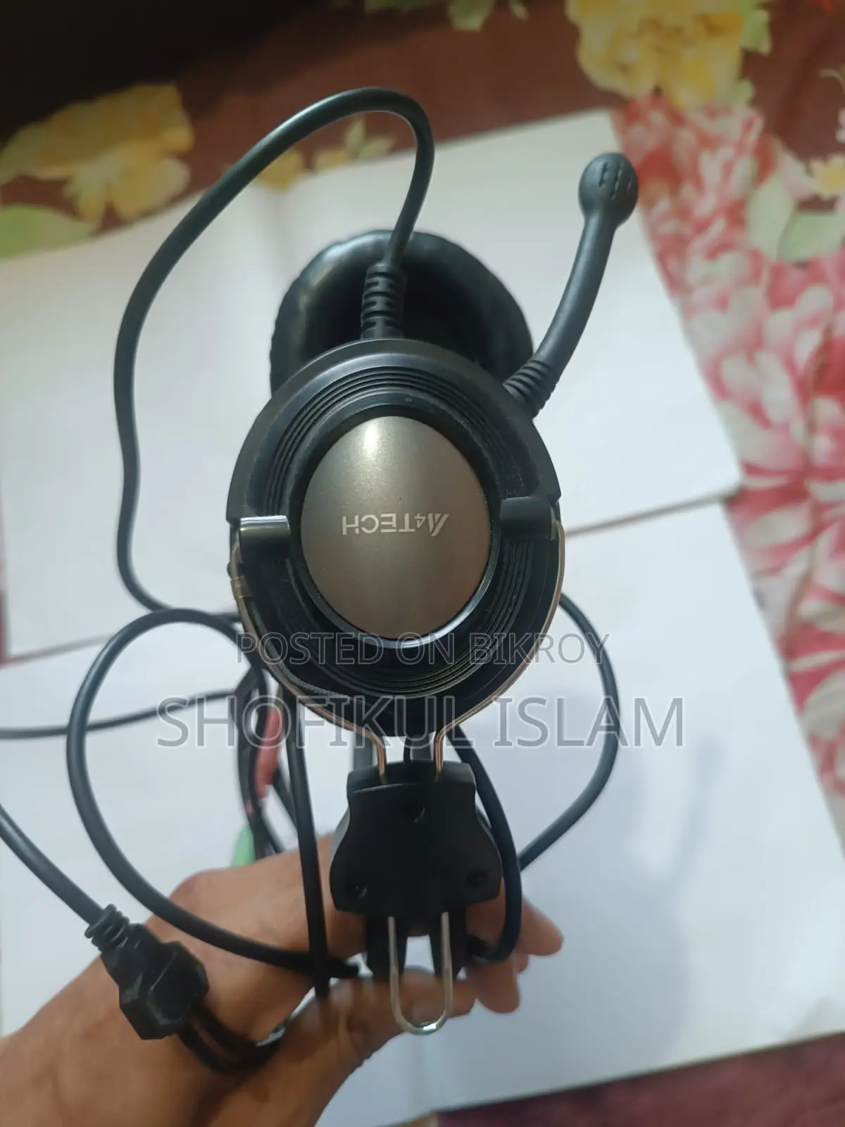 Headphone হেডফোনটি জরুরি বিক্রি করা হবে মাত্র ৫ দিনের ব্যবহৃত”