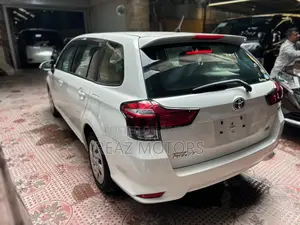 টয়োটা ফিল্ডার ইএক্স প্যাকেজ সাদা / ২০২০