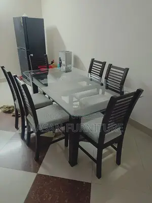 স্টাইলিশ এক্সক্লুসিভ ডাইনিং টেবিল