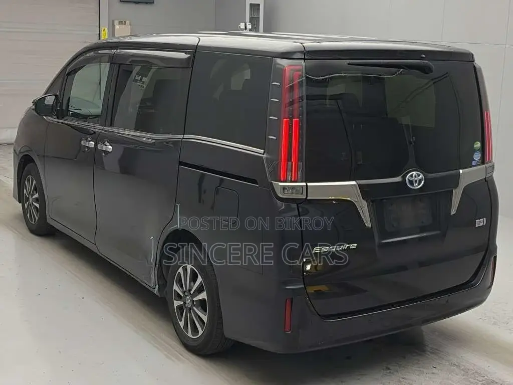 Toyota Esquire GI PREMIUM HYBRID 2021