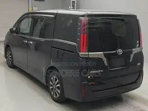 Toyota Esquire GI PREMIUM HYBRID 2021