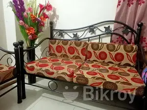 দুইটি স্টিলের ডিবান সেট বিক্রি করা হবে।