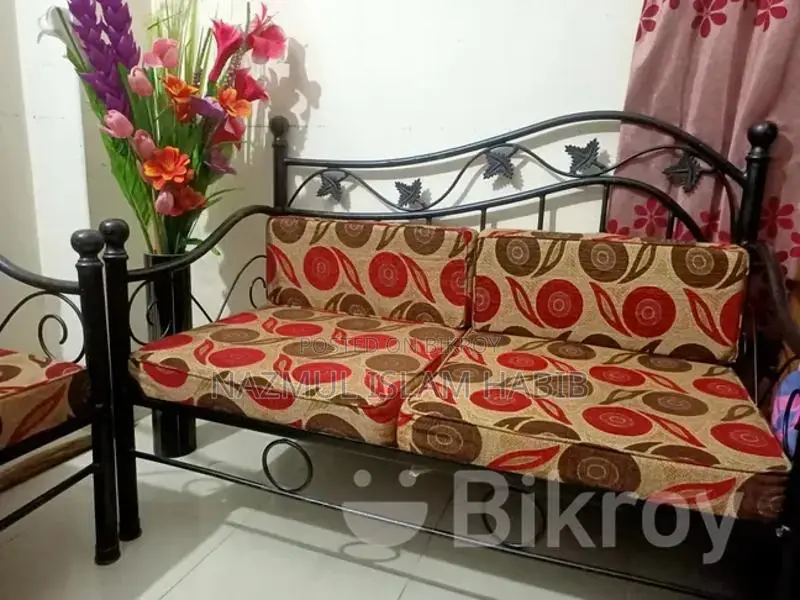 দুইটি স্টিলের ডিবান সেট বিক্রি করা হবে।