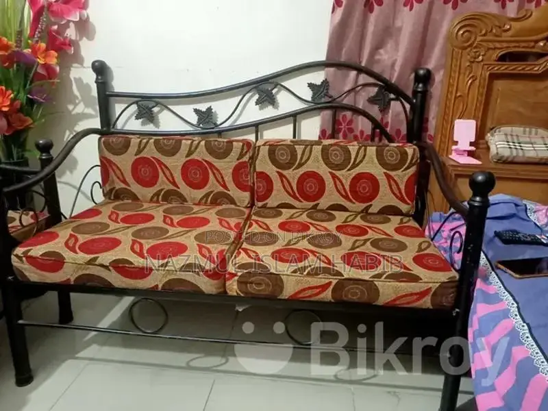 দুইটি স্টিলের ডিবান সেট বিক্রি করা হবে।