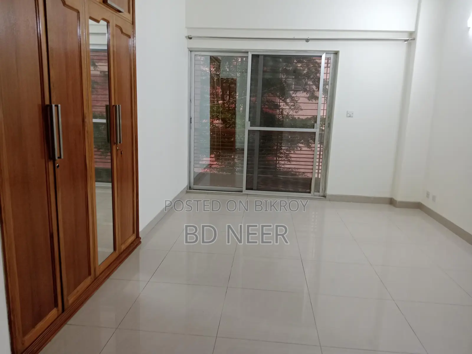 Nice looking unfurnish 4 Bed room apt rent in banani